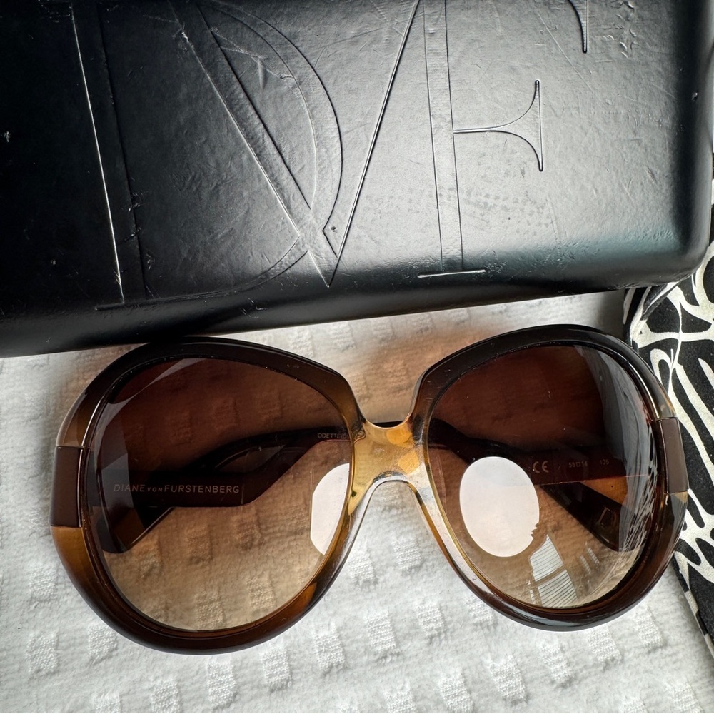DVF Diane Von Furstenberg  Women’s Sunglasses